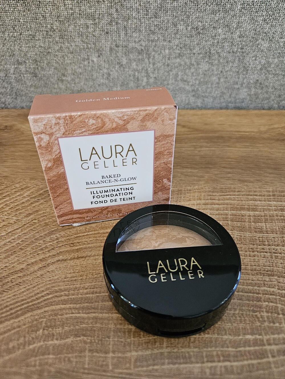 Laura Geller Baked Balance-n-Glow Illuminating Foundation - Golden Medium